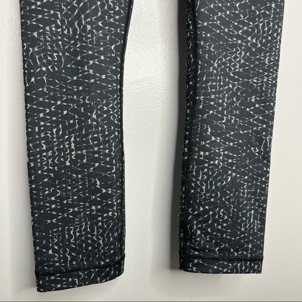 LULULEMON Samba Snake Battleship Black Wunder Under Crop III
